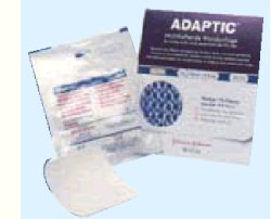 MEDICAZIONE NON ADERENTE STERILE APTIC MISURA 7,6X7,6CM 10 PEZZI 2012ZI - Farmafamily.it