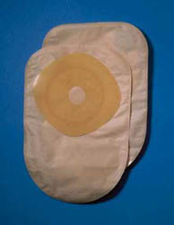 SACCA A FONDO CHIUSO BARRIERA PROTETTIVA SVILUPPATA SULLA TECNOLOGIA STOMAHESIVE FILTRO INCORPORATO E PELLICOLA DI RIVESTIMENTO PRETAGLIATO TRASPARENTE COLODRESS PLUS 38MM 30 PEZZI - Farmafamily.it
