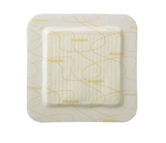 MEDICAZIONE BIATAIN IN SCHIUMA DI POLIURETANO CON BORDO ADESIVO IN SILICONE 10X10 CM 10 PEZZI - Farmafamily.it