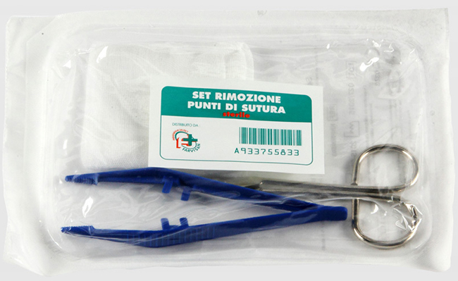 SET PER LA RIMOZIONE DEI PUNTI DI SUTURA COMPOSTO DA 1 FORBICE 1 PINZETTA 2 COMPRESSE DI GARZA DI COTONE - Farmafamily.it