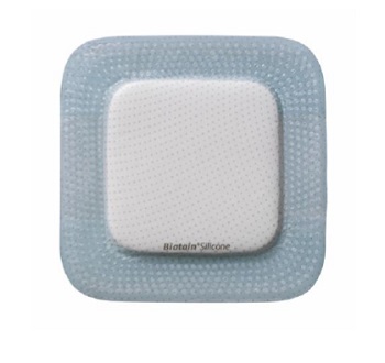 MEDICAZIONE BIATAIN IN SCHIUMA DI POLIURETANO CON BORDO ADESIVO IN SILICONE 10X30 CM 5 PEZZI - Farmafamily.it