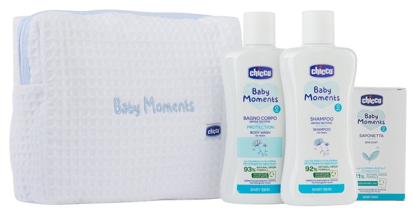 CHICCO BABY MOMENTS BEAUTY BAG ZIP AZZURRO BAGNOSCHIUMA PELLI DELICATE 200 ML + SHAMPOO PELLI DELICATE 200 ML + SAPONE SOLITO PELLI DELICATE 100 G - Farmafamily.it